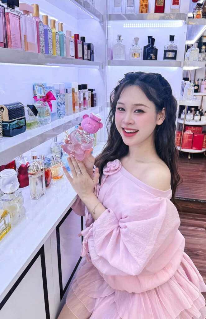 Hướng dẫn cách xịt nước hoa